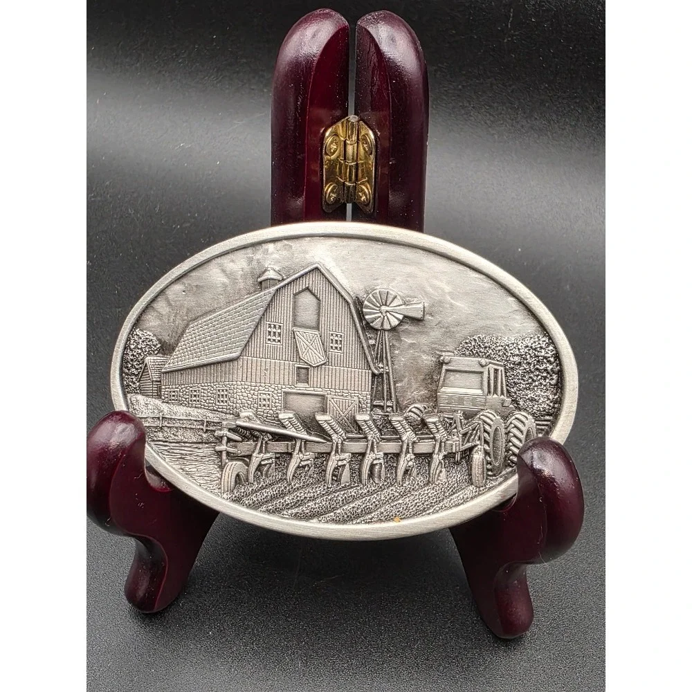 VTG Belt Buckle BARN 1984 Bergamot Brass Works Pewter Farming T 149‎ USA Farmer